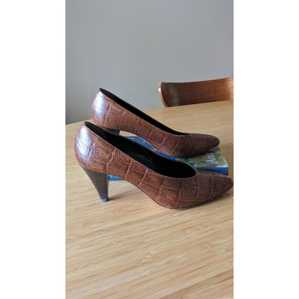 Vintage 80s / 90s Genuine Leather Pumps by Cassis sz 7 (modern sz 6 - 6.5)